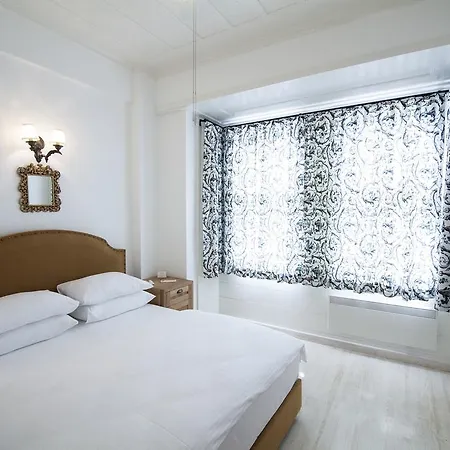 Quarante - Adult Only