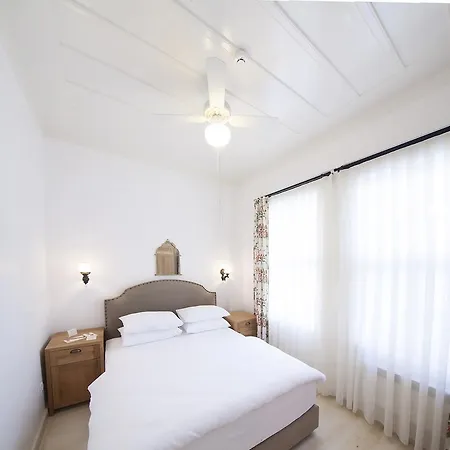 Quarante - Adult Only