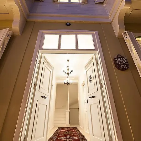 Quarante - Adult Only *