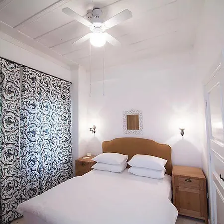 Quarante - Adult Only *