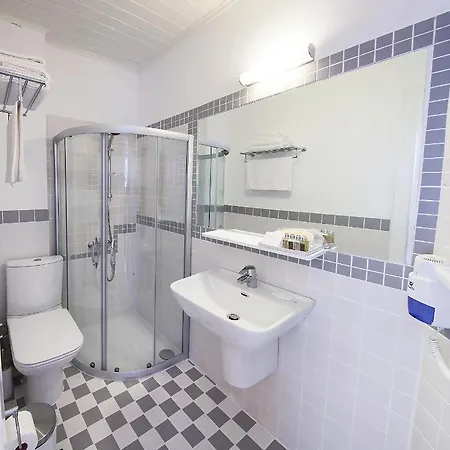 Quarante - Adult Only