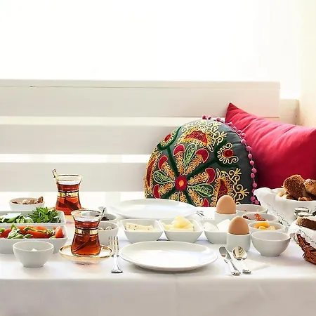 Quarante - Adult Only *