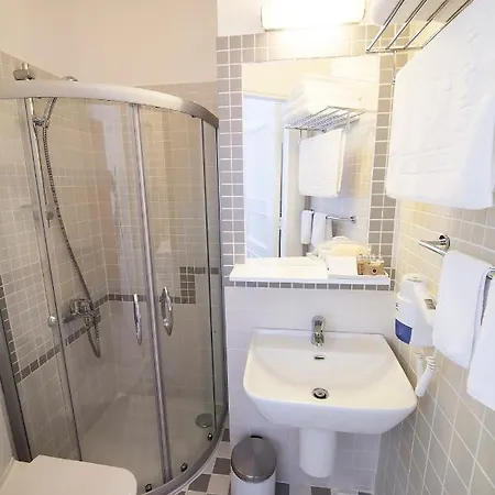 Quarante - Adult Only