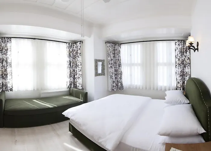 Quarante - Adult Only