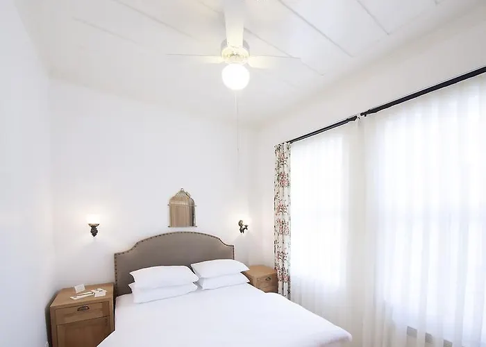 Quarante - Adult Only