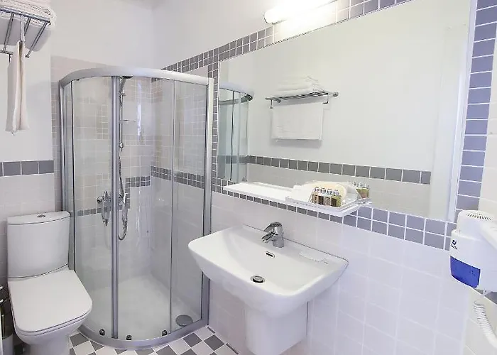 Quarante - Adult Only