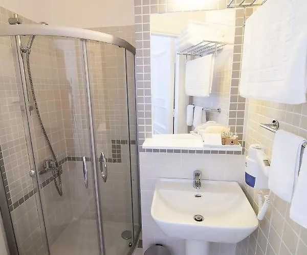 Quarante - Adult Only